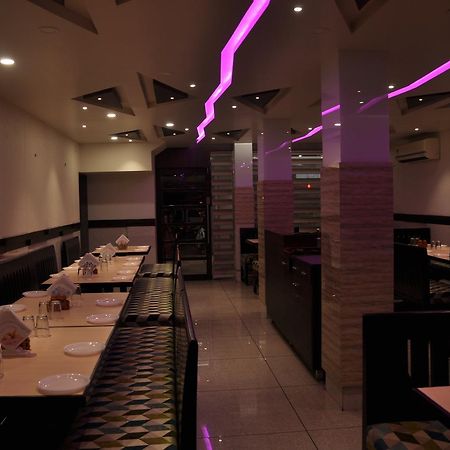 Ashish Restaurant And Guesthouse Surat Buitenkant foto